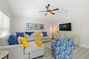 SunRay Cottage - Minutes to Downtown & Beaches